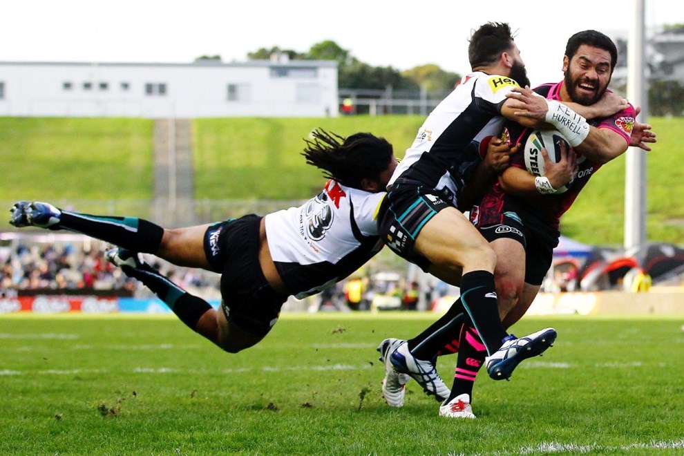 Konrad Hurrell of the Warriors breaks the tackles on his way to score a try. Round 16 NRL Telstra Premiership game, Vodafone Warriors v Penrith Panthers, Mt Smart Stadium, Auckland, New Zealand. Sunday 29th June 2014. Photo: photosport.co.nz