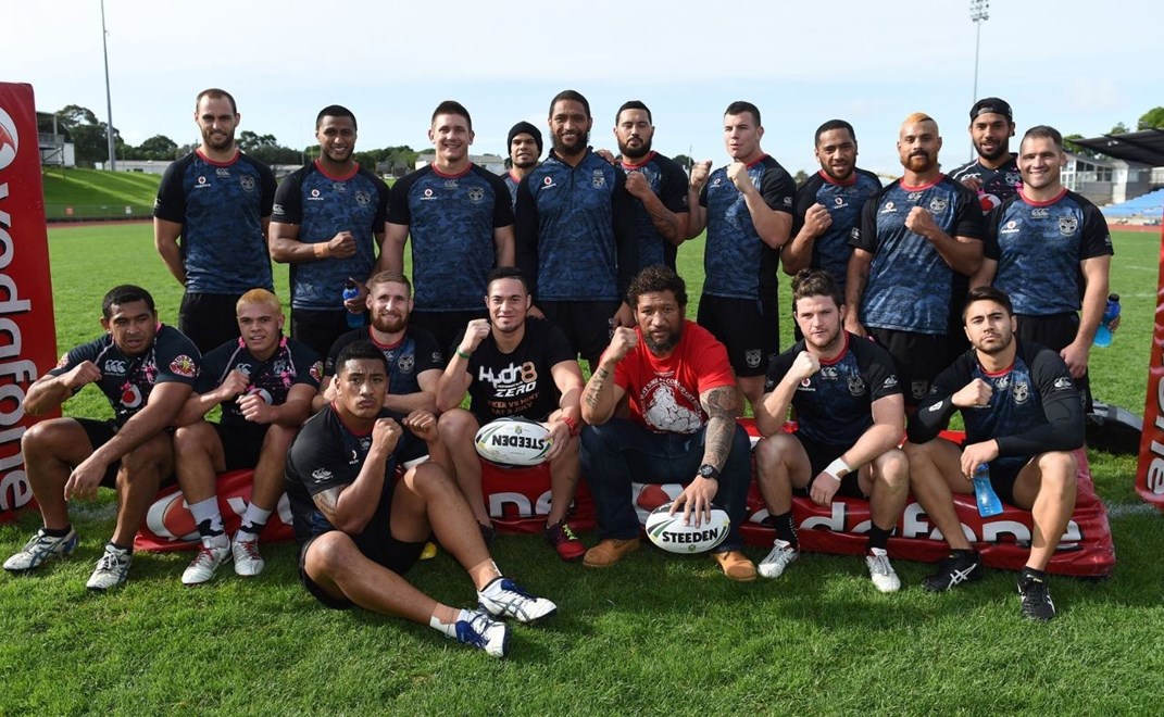 Warriors players including Manu Vatuvei's brother ( centre red ) Lopini Vatuvei pose for a photo with boxer Joseph Parker at the end of a Vodafone Warriors training session. NRL Rugby League. Mt Smart Stadium, Auckland, New Zealand. Tuesday 24 June 2014. Photo: Andrew Cornaga/www.photosport.co.nz