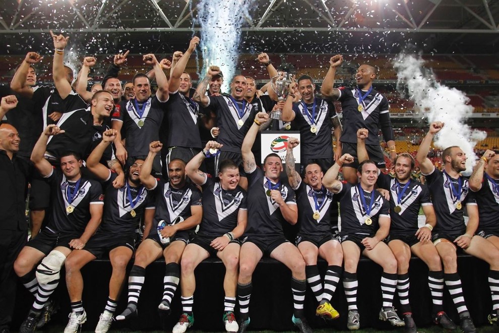 New Zealand players pose for a team photo as they celebrate their historic victory.Four Nations Rugby League Final - Kangaroos v Kiwis, 13 November 2010 . Photo: Patrick Hamilton/Photosport