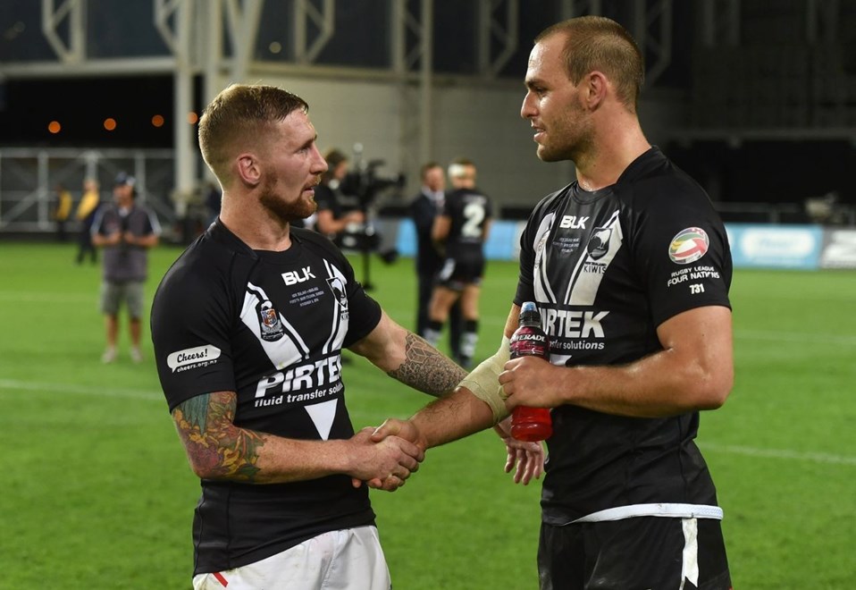 England fullback Sam Tomkins and New Zealand captain Simon Mannering and Warriors team mates  shake hands at the end of the match. New Zealand Kiwis v England match. Four Nations Rugby League. Dunedin, New Zealand. Saturday 8 November 2014. Photo: Andrew Cornaga / www.Photosport.co.nz