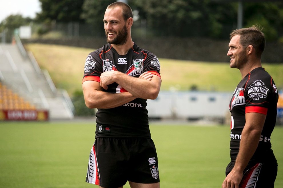 Simon Mannering and Nathan Friend sorting out the height order for the photo.