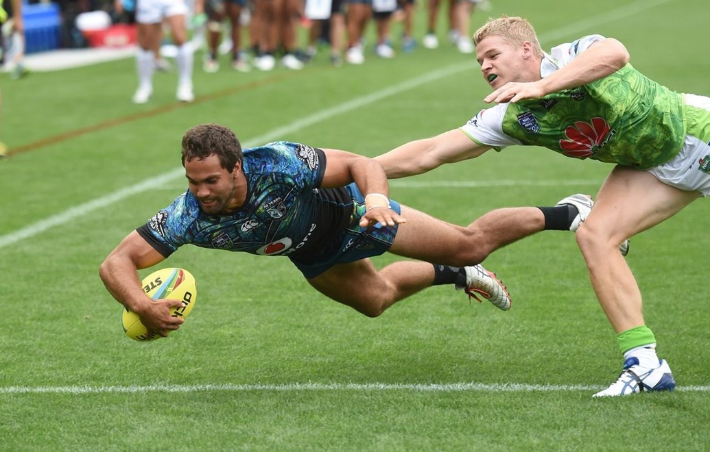 Matthew Allwood scores a try for the Warriors during play on Day 1 of the NRL Auckland Nines Rugby League Tournament, Eden Park, Auckland, New Zealand. Saturday 31 January 2015. Copyright Photo: Andrew Cornaga/www.Photosport.co.nz