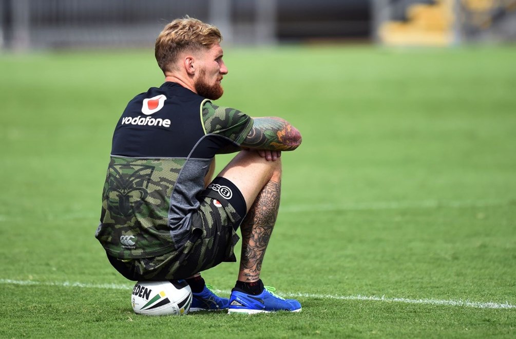 An Injured Sam Tomkins during a Warriors training session. NRL Rugby League. Mt Smart Stadium, Auckland, New Zealand. Wednesday 4 March 2015. Copyright Photo: Andrew Cornaga / www.photosport.co.nz