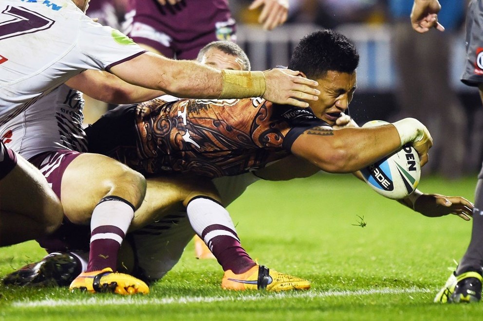 Albert Vete scores a try for the Warriors during the NRL Rugby League match between the Vodafone Warriors and The Manly Sea Eagles at Mt Smart Stadium, Auckland, New Zealand. Saturday 25 July 2015. Copyright Photo: Andrew Cornaga / www.Photosport.nz