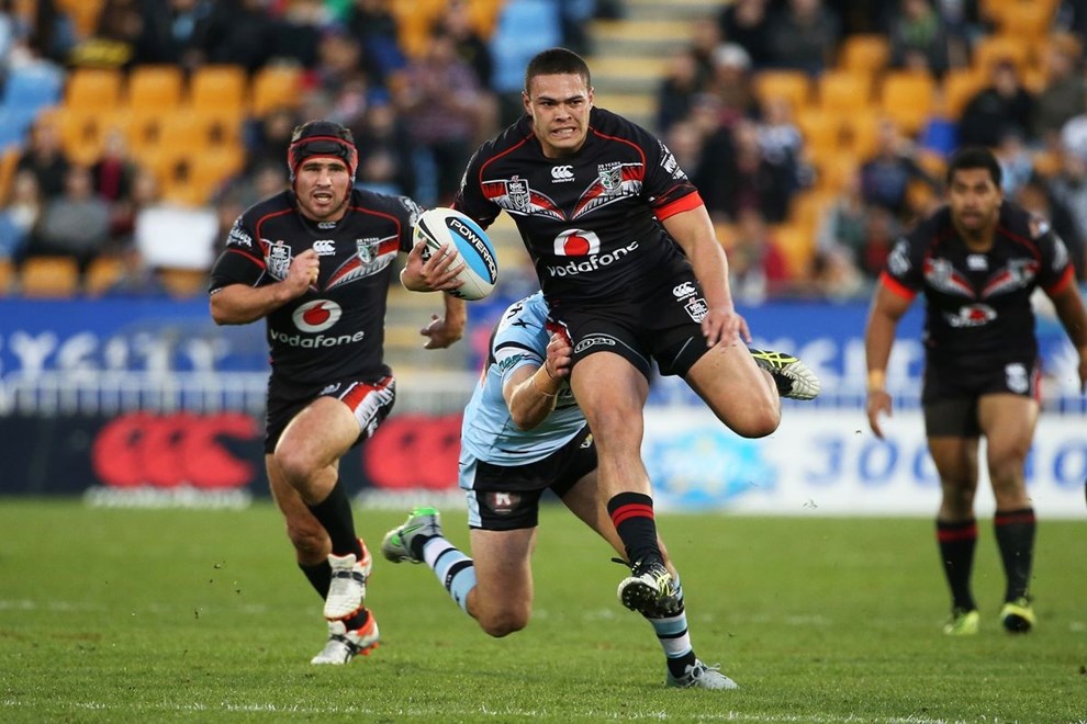 Warriors player Tuimoala Lolohea on the charge in the NRL Rugby League, Vodafone Warriors v Cronulla Sharks at Mt Smart Stadium, Auckland, New Zealand 1 August 2015. Copyright Photo: Fiona Goodall / www.photosport.nz