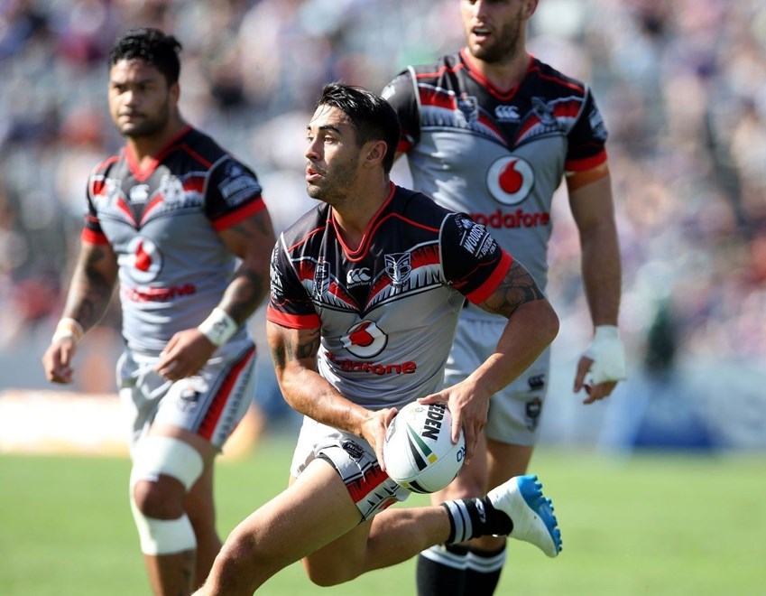 Shaun Johnson on the attack
Roosters v Warriors NRL rugby league match at Central Coast Stadium, Gosford Australia. Saturday 3 April 2016. Photo: Paul Seiser/Photosport.nz