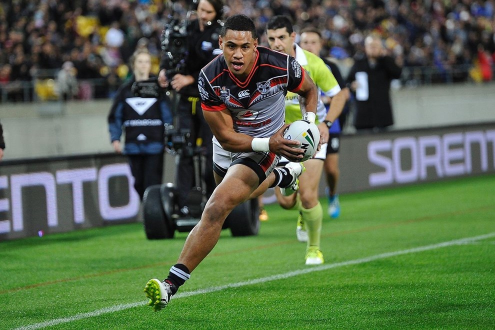 Warriors' David Fusitu'a runs in a try during the NRL Warriors vs Bulldogs Rugby League match at the Westpac Stadium in Wellington on Saturday the 16th of April 2016. Copyright Photo by Marty Melville / www.Photosport.nz