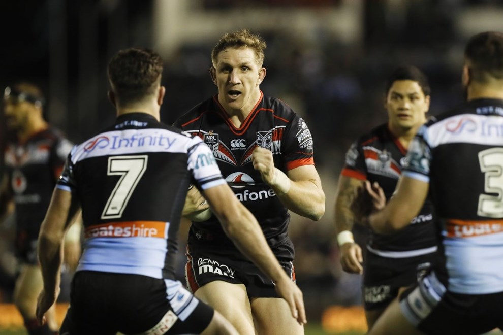 Ryan Hoffman on the attack for the Vodafone Warriors.

Cronulla Sharks v Vodafone Warriors. NRL Rugby League, Southern Cross Group Stadium, Sydney, Australia. 25 June 2016. Copyright Image: Mitch Cameron/www.photosport.nz