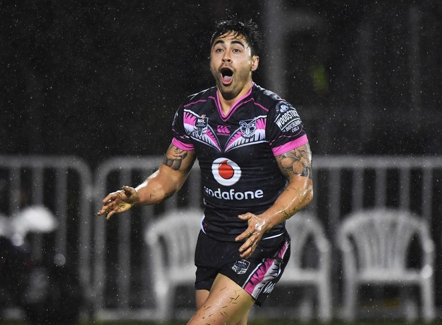 Shaun Johnson celebrates his golden point try.
Vodafone Warriors v Penrith Panthers. NRL Rugby League. Mt Smart Stadium, Auckland, New Zealand. Saturday 30 July 2016. © Copyright Photo: Andrew Cornaga / www.Photosport.nz