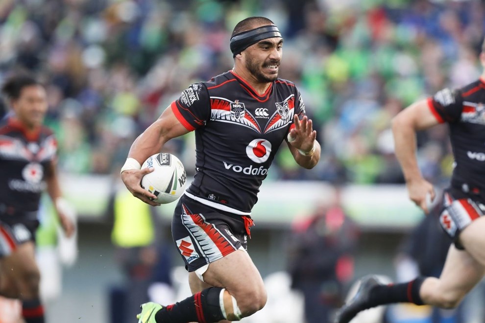 Thomas Leuluai on the attack for the Warriors. Canberra Raiders v Vodafone New Zealand Warriors. NRL Rugby League, GIO Stadium, Canberra Australia. 23rd July 2016. Copyright Image: Mitch Cameron/www.photosport.nz