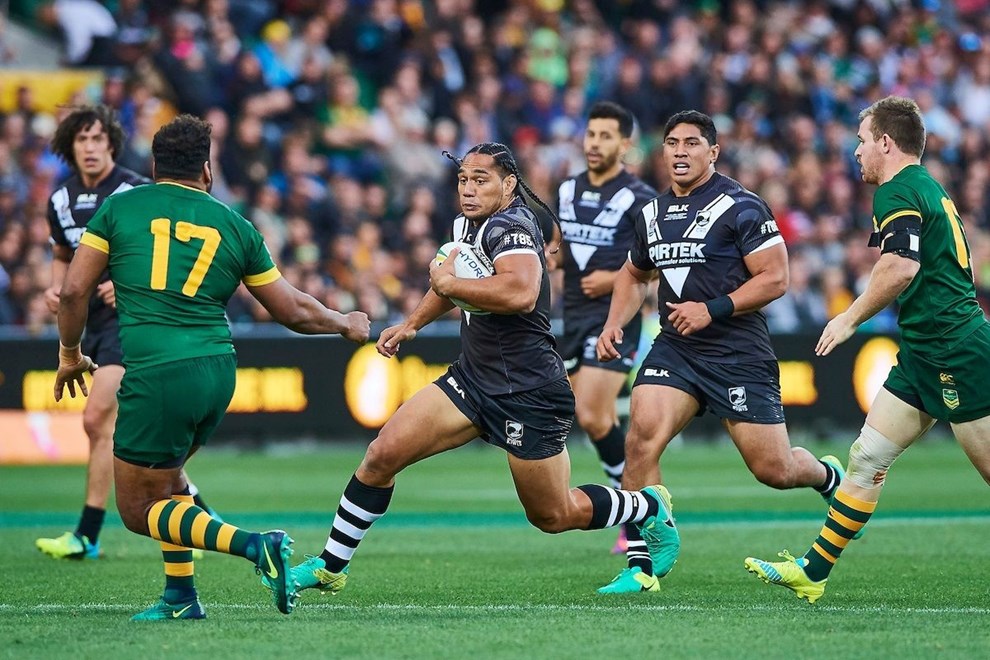 Martin Taupau of the NZ Kiwis looks to break into space during the Rugby League Perth Test match between the Australian Kangaroos and the NZ Kiwis from NIB Stadium - Saturday 15th October 2016 in Perth, Australia. © Copyright Photo by Daniel Carson / www.photosport.nz)
