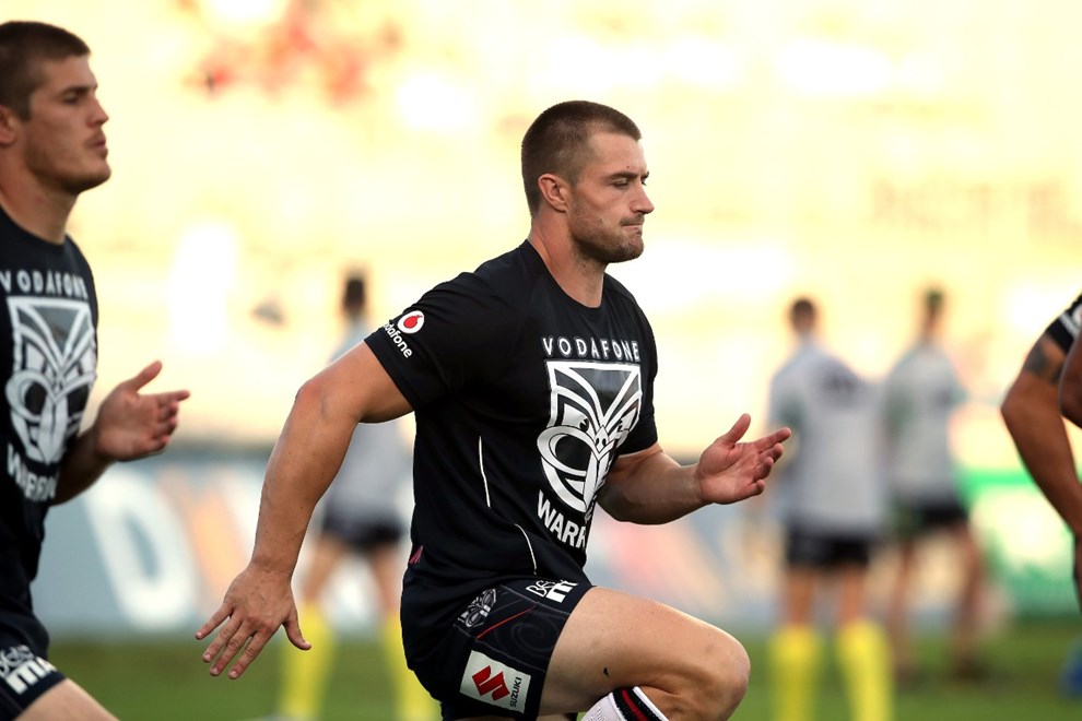 Kieran Foran warms up
Dragons v Warriors NRL rugby league match at UOW Jubilee Oval