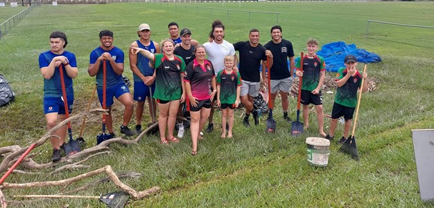 Warriors help Warriors with flood clean-up in Brisbane