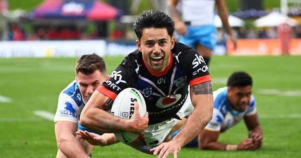 Jesse Arthars Rtry Jesse Arthars through hole off Walsh pass for opening try | Warriors