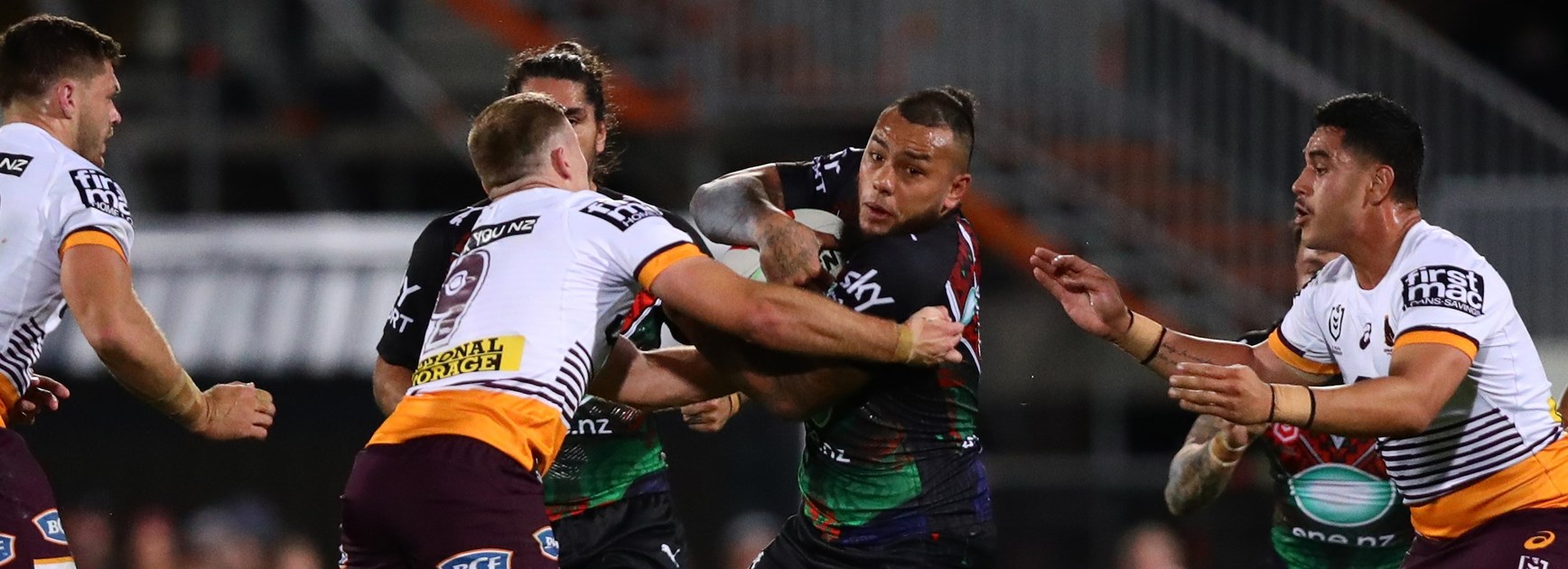 Broncos hold off Warriors for valuable away win