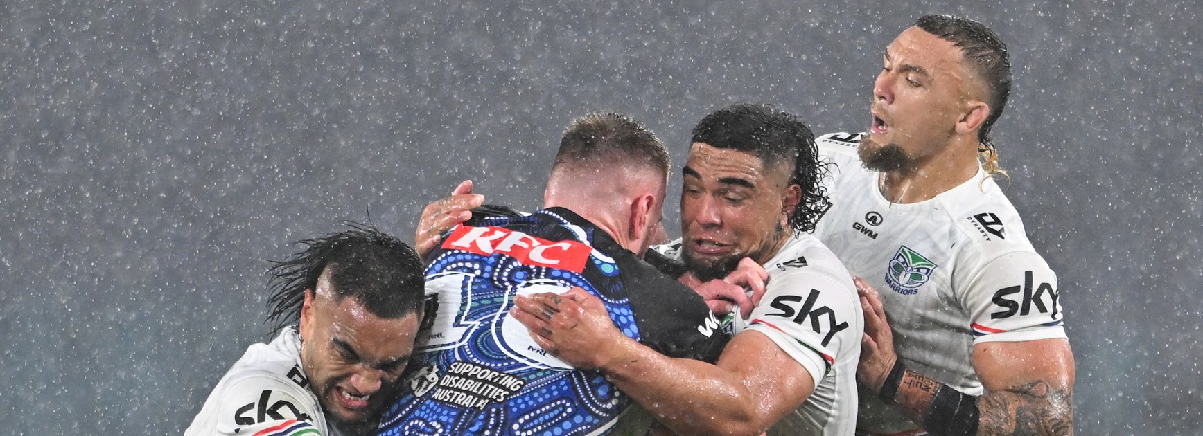 As it happened: Bulldogs, Roosters win big; Dragons stun Sharks