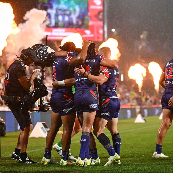 Live Blog: All locked up 6-6 at halftime in wet weather